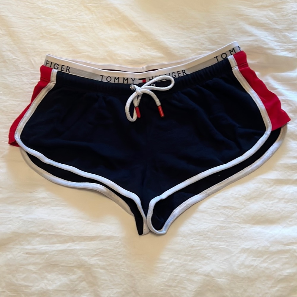 Used Tommy Hilfiger women’s short size S in navy color